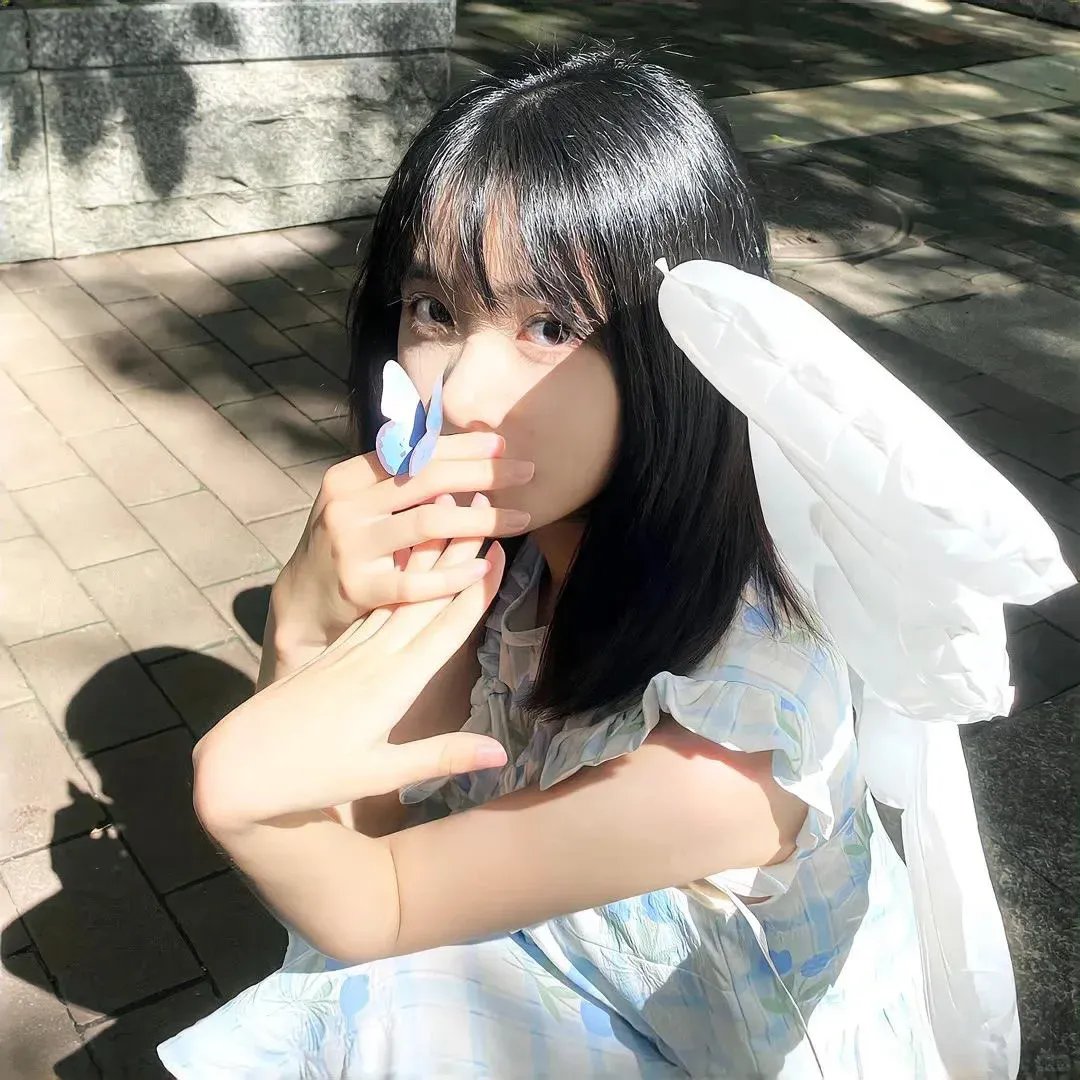 如月微笑